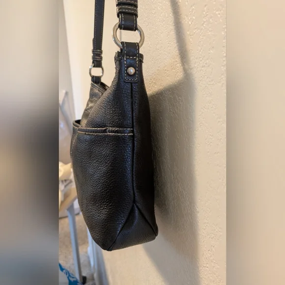 The Sak Elegant Black Leather Shoulder Bag - Picture 12 of 15